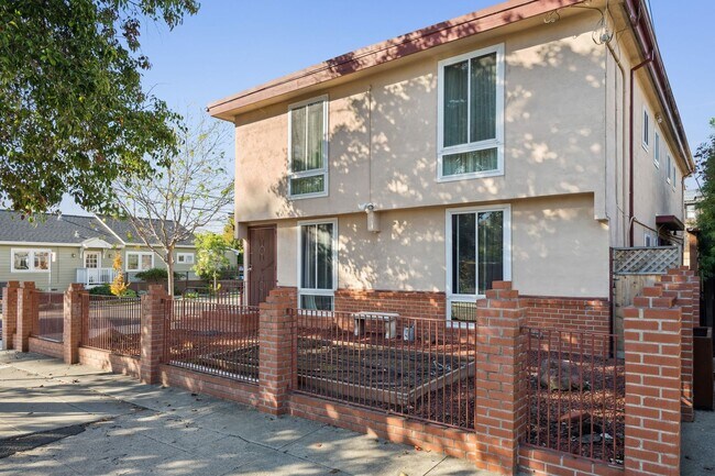 Building Photo - 2727 McGee Ave