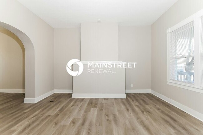 Foto del edificio - 4 Bedroom Pet-Friendly Home in Louisville, KY with Main Street Renewal