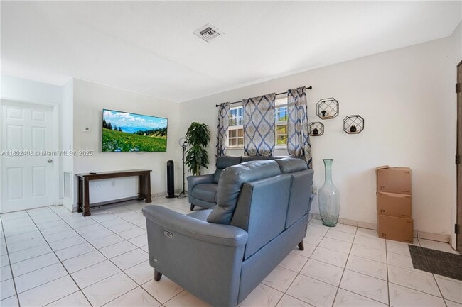 Foto del edificio - 460 NE 75th St