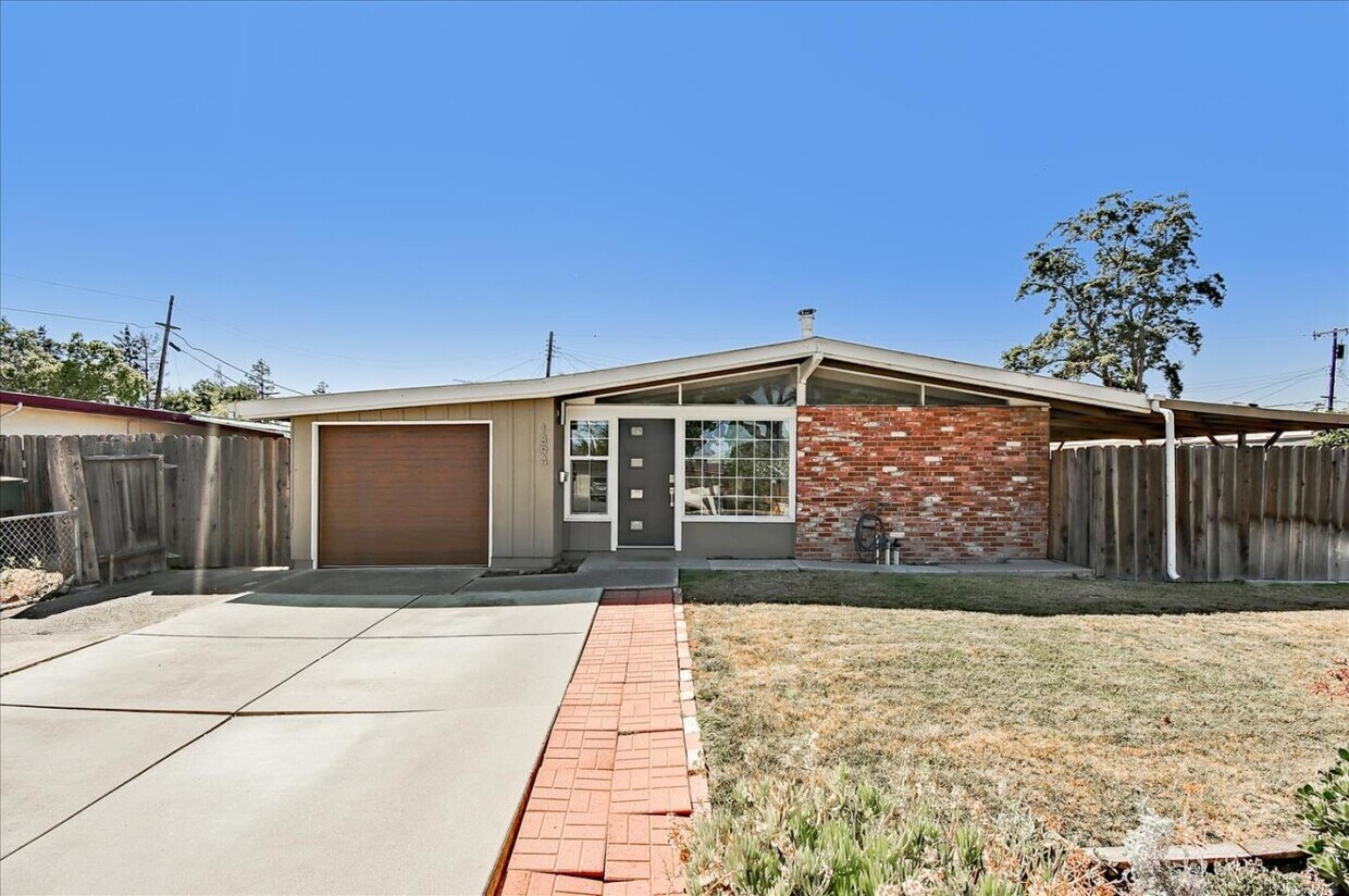 Primary Photo - 1394 Sandia Ave