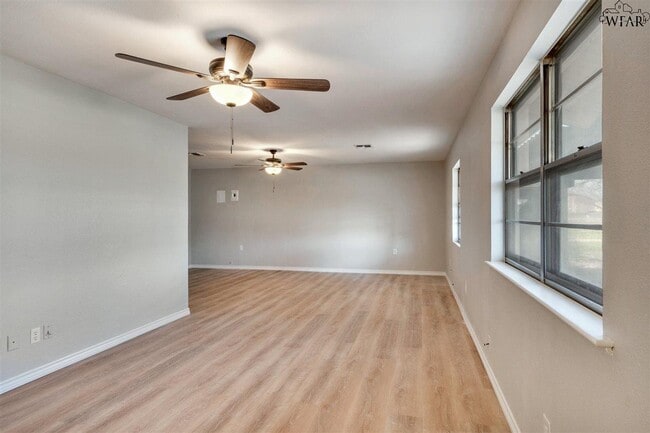 Building Photo - 1113 Lincoln Dr