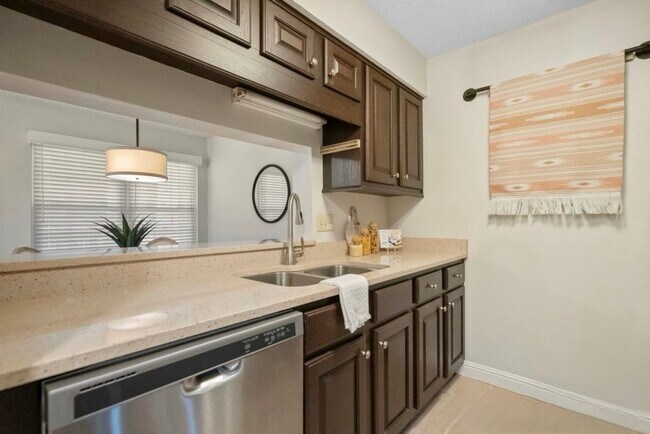 Foto del edificio - 5011 Sharon Rd