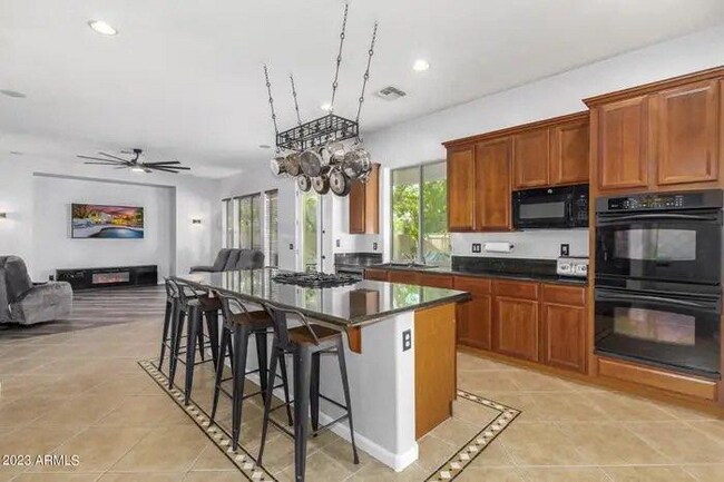 Building Photo - 872 E Fieldstone Pl