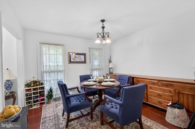 Foto del edificio - 8815 Newport Ct