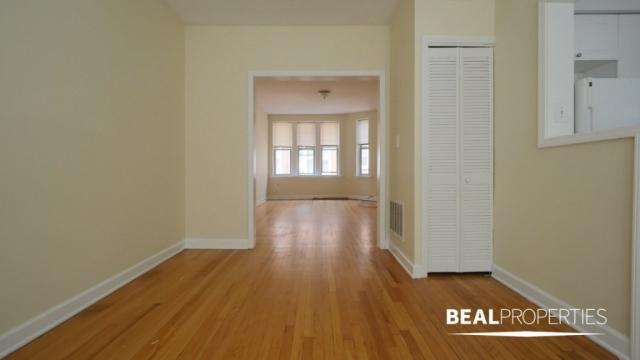 Building Photo - 1 bedroom in CHICAGO IL 60657