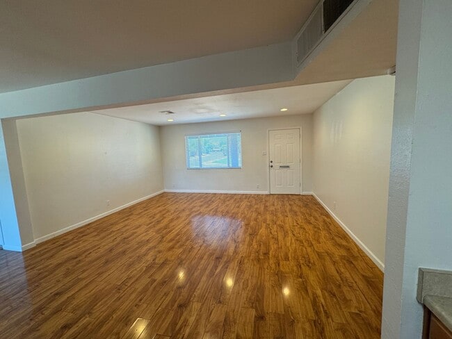 Building Photo - Single Story 4 bedroom Scottsdale Home