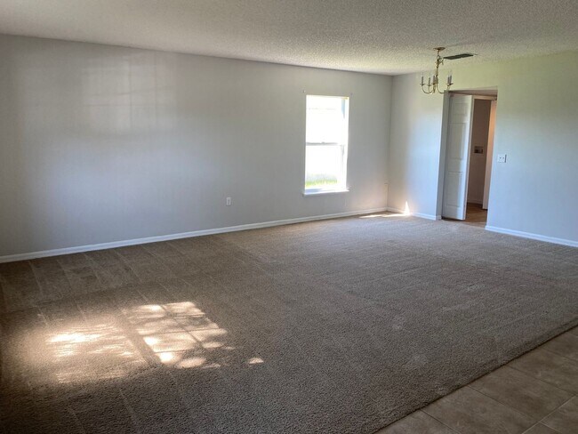 Foto del edificio - 4 br, 3.5 bath House - 705 LOBELIA DRIVE