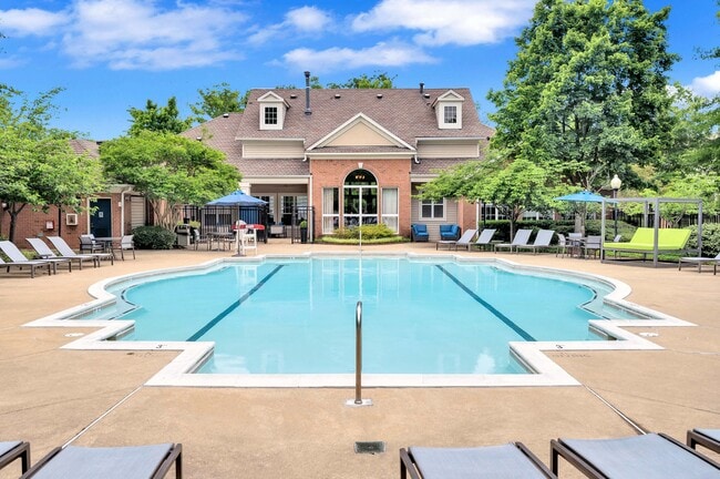 Resort style pool with sundeck - Annapolis Bay