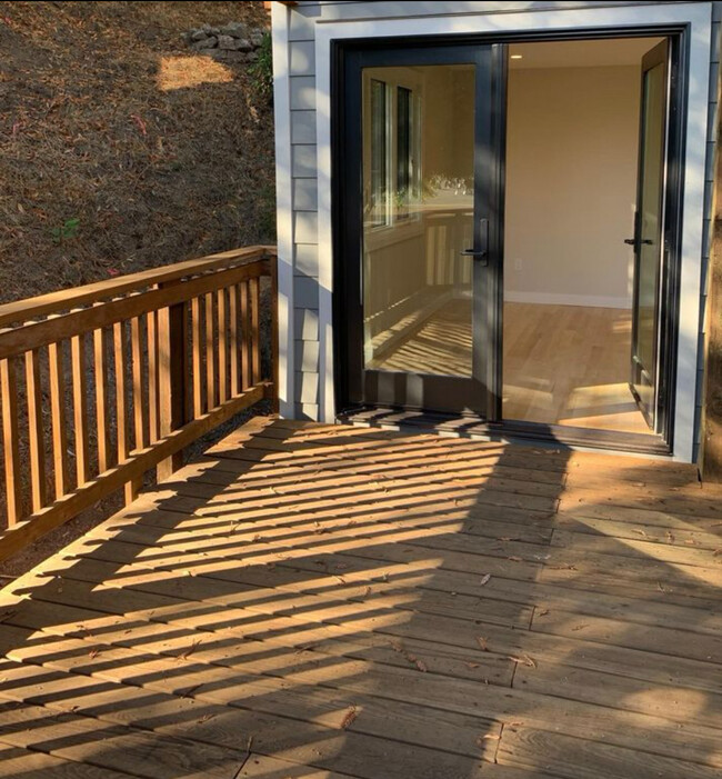 Private Deck - 2 Eden Ln