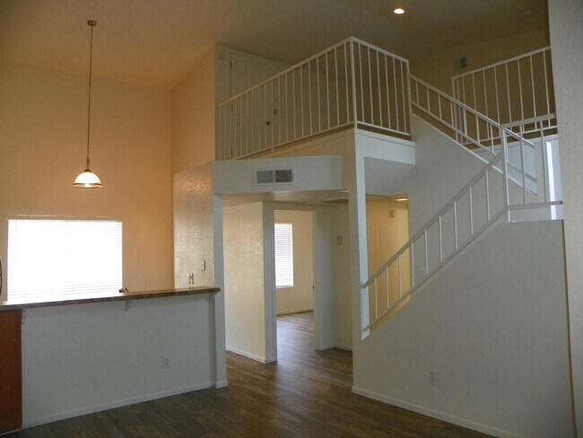 Building Photo - 1 bedroom with loft - or 2nd bedroom - w/d...