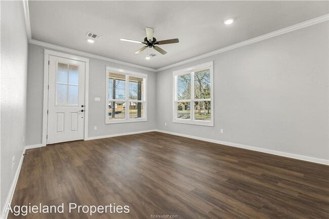 Building Photo - 3 br, 2 bath House - 2611 Southside Drive