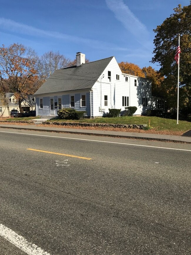 Nice 3-bedroom 1-bath apartment in Stoughton - Nice 3-bedroom 1-bath apartment in Stoughton