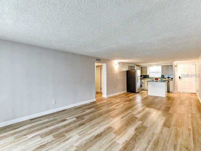 Foto del edificio - 9901 Aquarius Dr