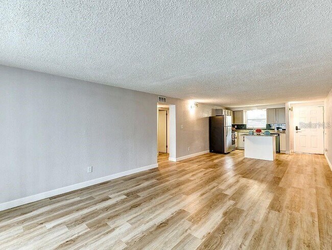 Building Photo - 9901 Aquarius Dr