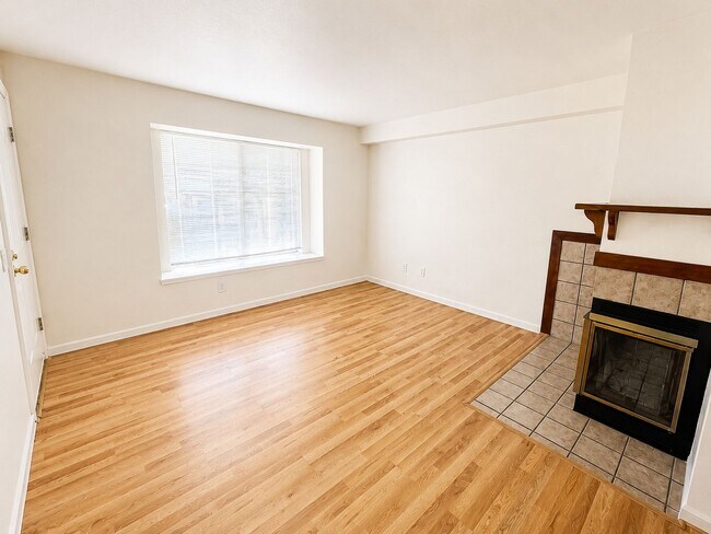 Foto del edificio - Perfectly located and priced!