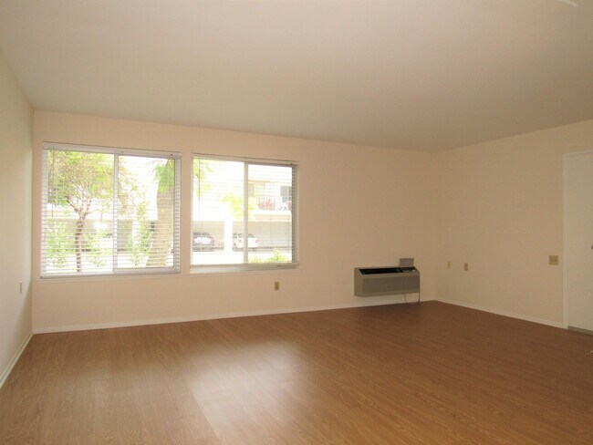 Foto del edificio - Beautiful 2 Bedroom Ground Floor Condo in Laguna Woods!
