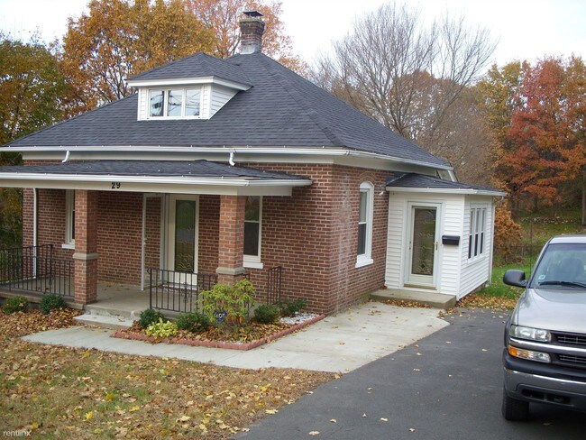Building Photo - 29 Hazelhurst Ave