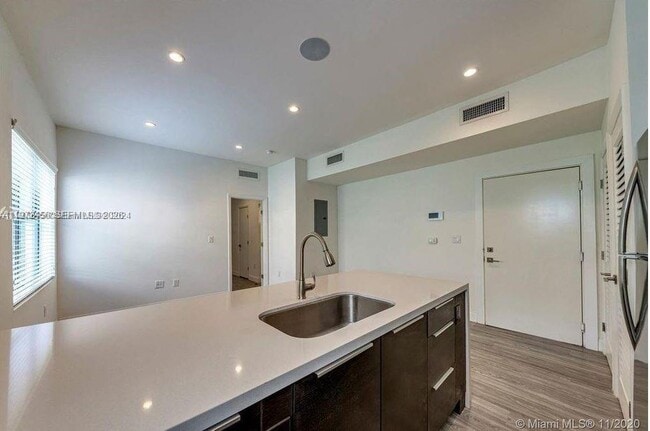 Building Photo - 473 Mendoza Ave