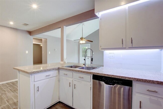 Foto del edificio - 1301 Thornridge Rd