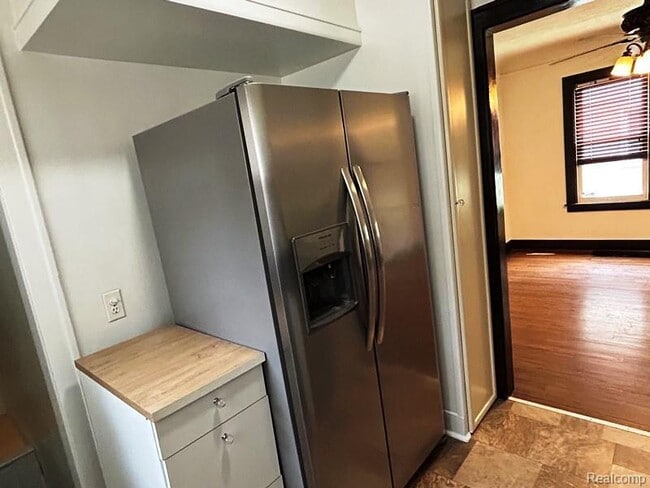 Building Photo - 817 N Dorchester Ave