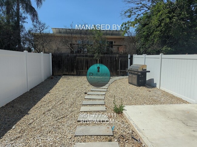 Foto del edificio - 23119 Donahue Ct
