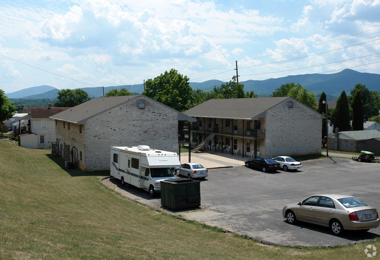 718 6th St, Salem, VA 24153 Apartments in Salem, VA