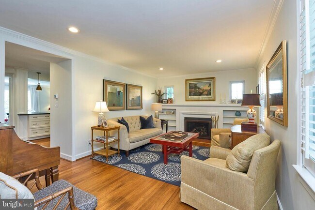 Building Photo - 714 Grand View Dr