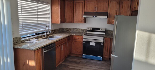 Building Photo - Newly renovated, new appliances, - Two bed...