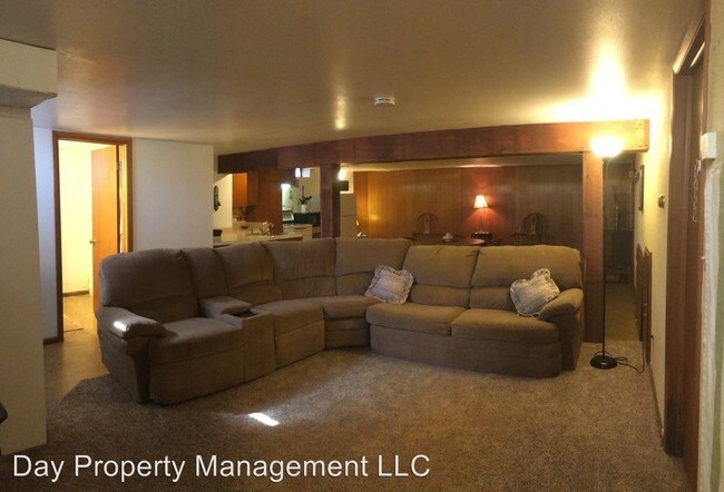 Building Photo - 1801 Silvercrest Dr