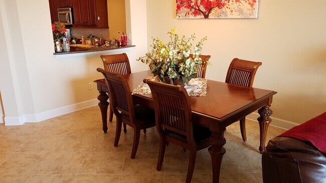 Foto del edificio - Stunning 3 bedroom top floor in Toscana FULLY FURNISHED