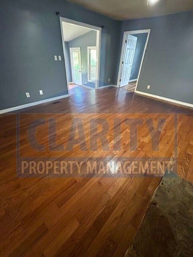 Foto del edificio - Spacious 3 bedroom, 2 bath home