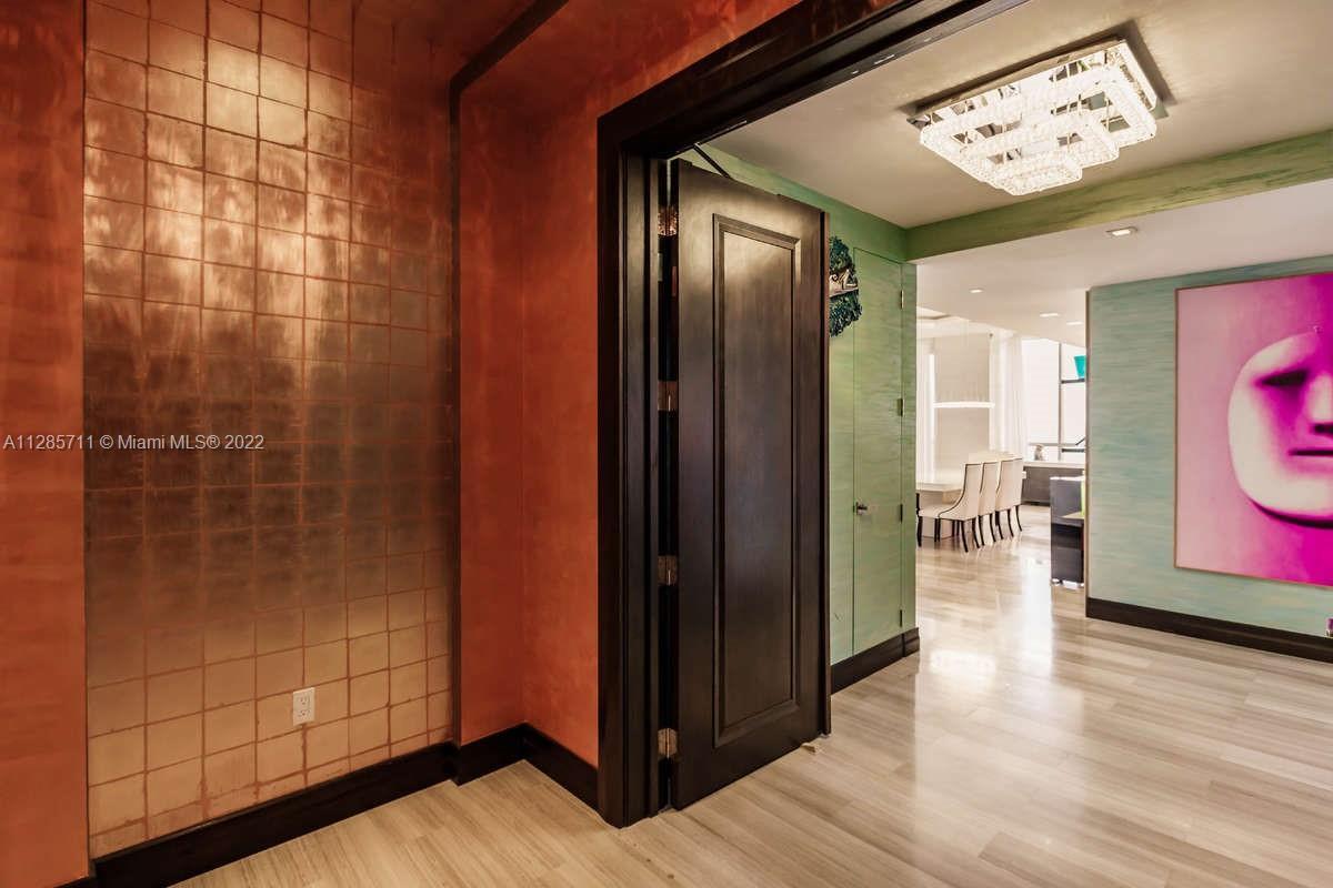 Foto principal - 17749 Collins Ave