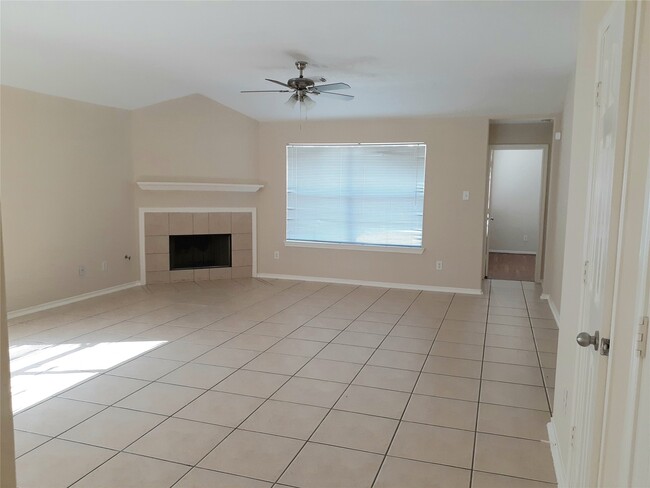 Building Photo - 16914 Great Oaks Glen Dr