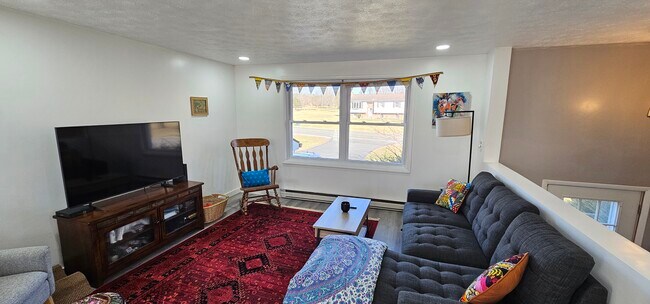 Building Photo - 128 Triphammer Ter