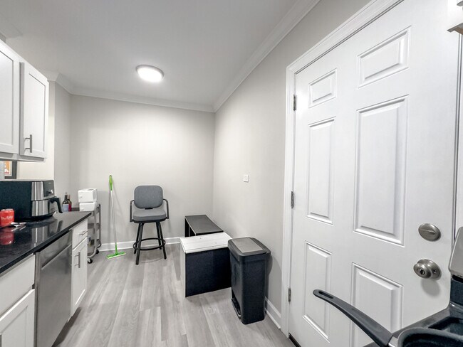 Foto del edificio - 816 W Cornelia Ave