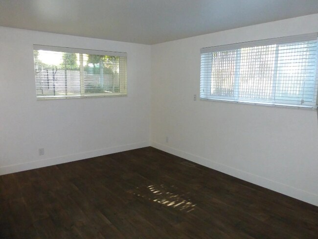 Building Photo - 475 Wall St