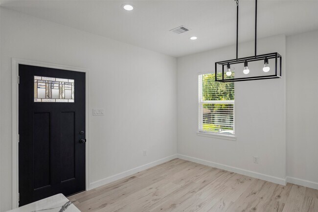 Foto del edificio - 1078 St Clair St