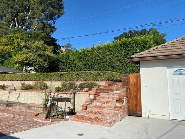 Foto del edificio - 910 Glenvista Dr