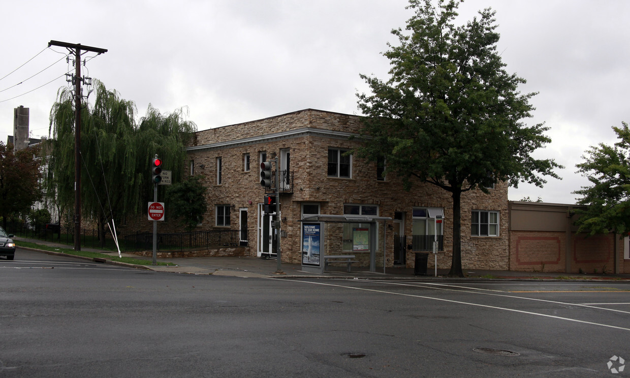 Primary Photo - 5627-5631 Georgia Ave NW