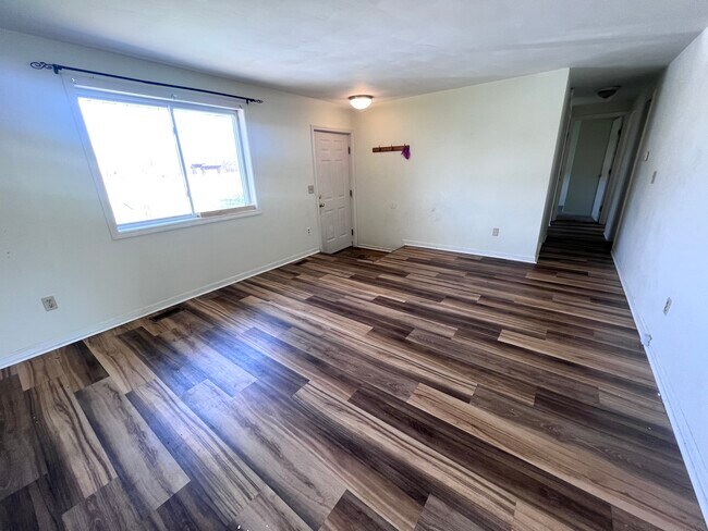 Foto del edificio - 813 W Lawrence Ave