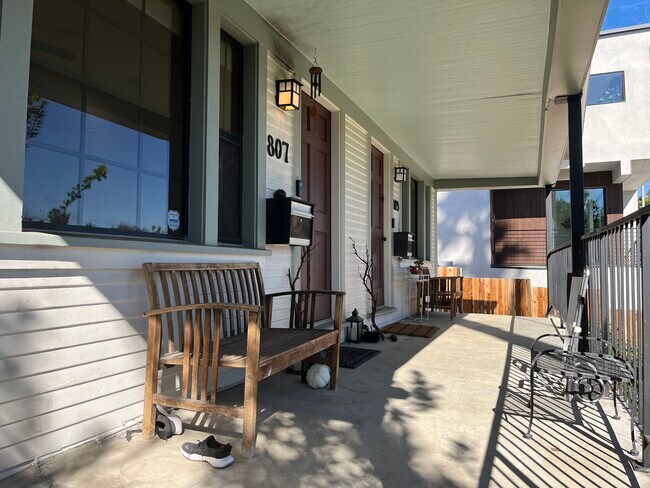 Front porch - 807 Robinson St