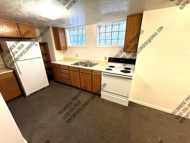 Building Photo - 624 E 500 N