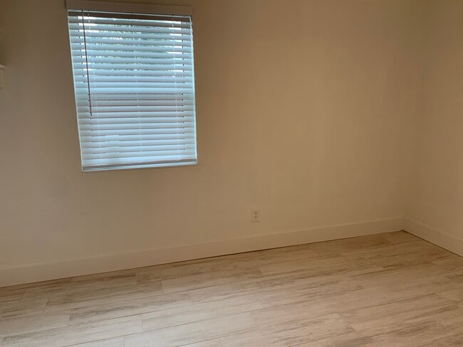 Building Photo - 11 Ocean Shore Dr