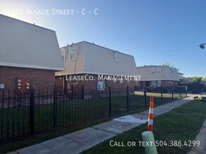 Building Photo - 4870 Alsace St