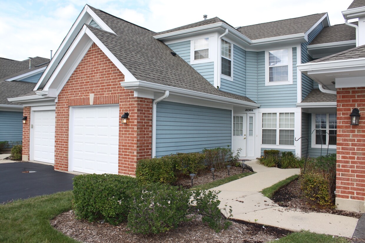 Entrance and Garage - 209 Westminster Ct