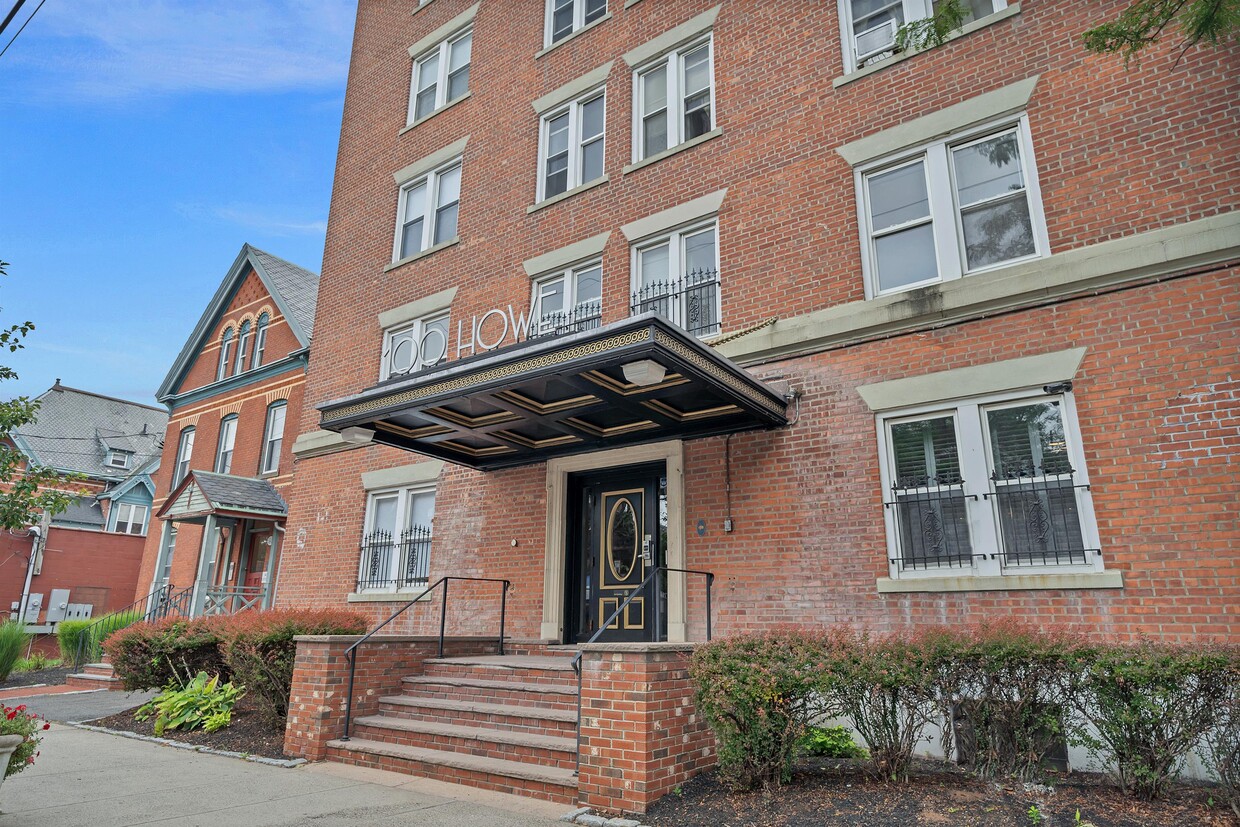 Primary Photo - 100 Howe St