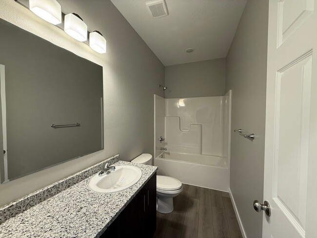 Foto del edificio - Water, sewer, and lawn care provided