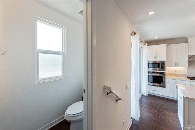 Building Photo - 143 Schick
