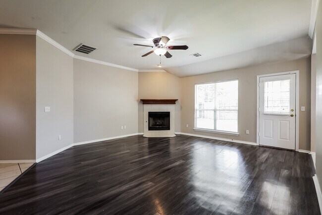 Building Photo - Gorgeous Yukon Home!