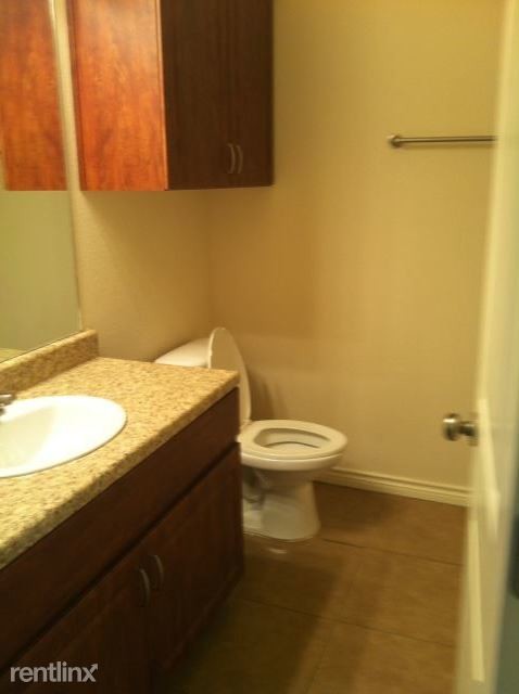 Foto del edificio - 3 br, 3 bath Duplex - 4438 Reveille Rd